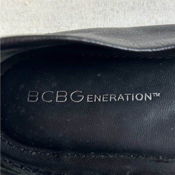 BCBGeneration Women’s 7 Black Leather Ballet Flats/Driving Mocs - Picture 3 of 11